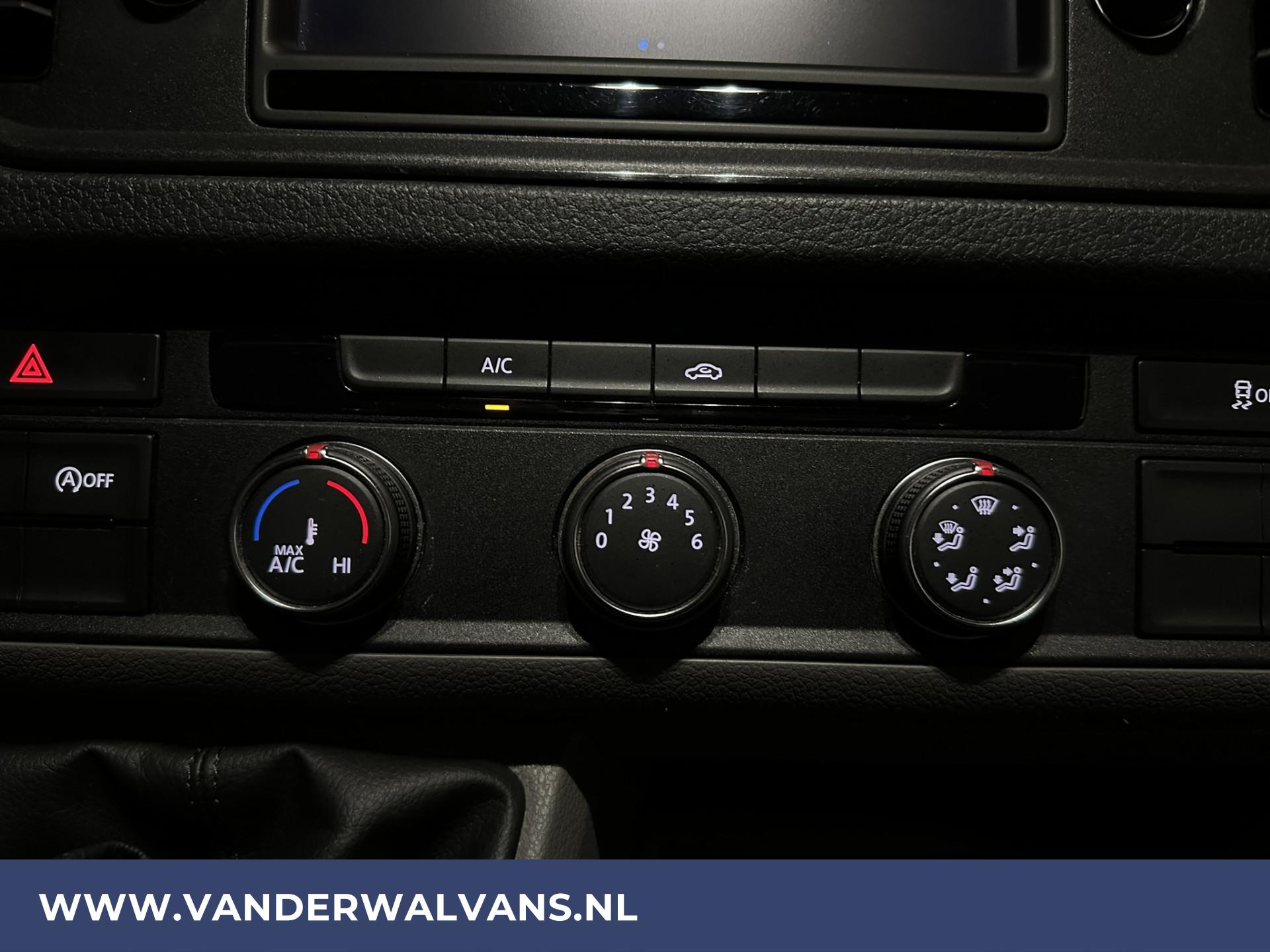Foto 4 van Volkswagen Crafter 2.0 TDI L3H2 L2H1 Euro6 Airco | Navigatie | Camera | Apple Carplay