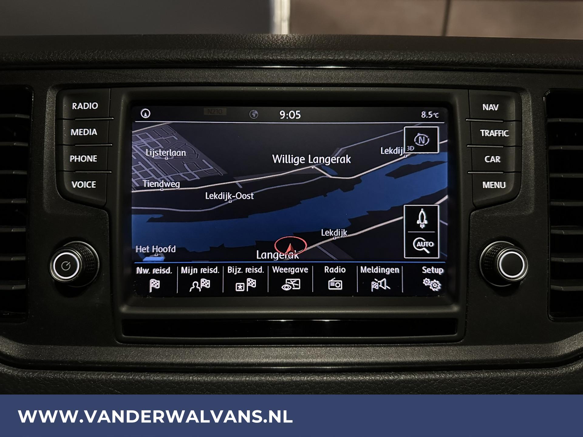 Foto 5 van Volkswagen Crafter 2.0 TDI L3H2 L2H1 Euro6 Airco | Navigatie | Camera | Apple Carplay