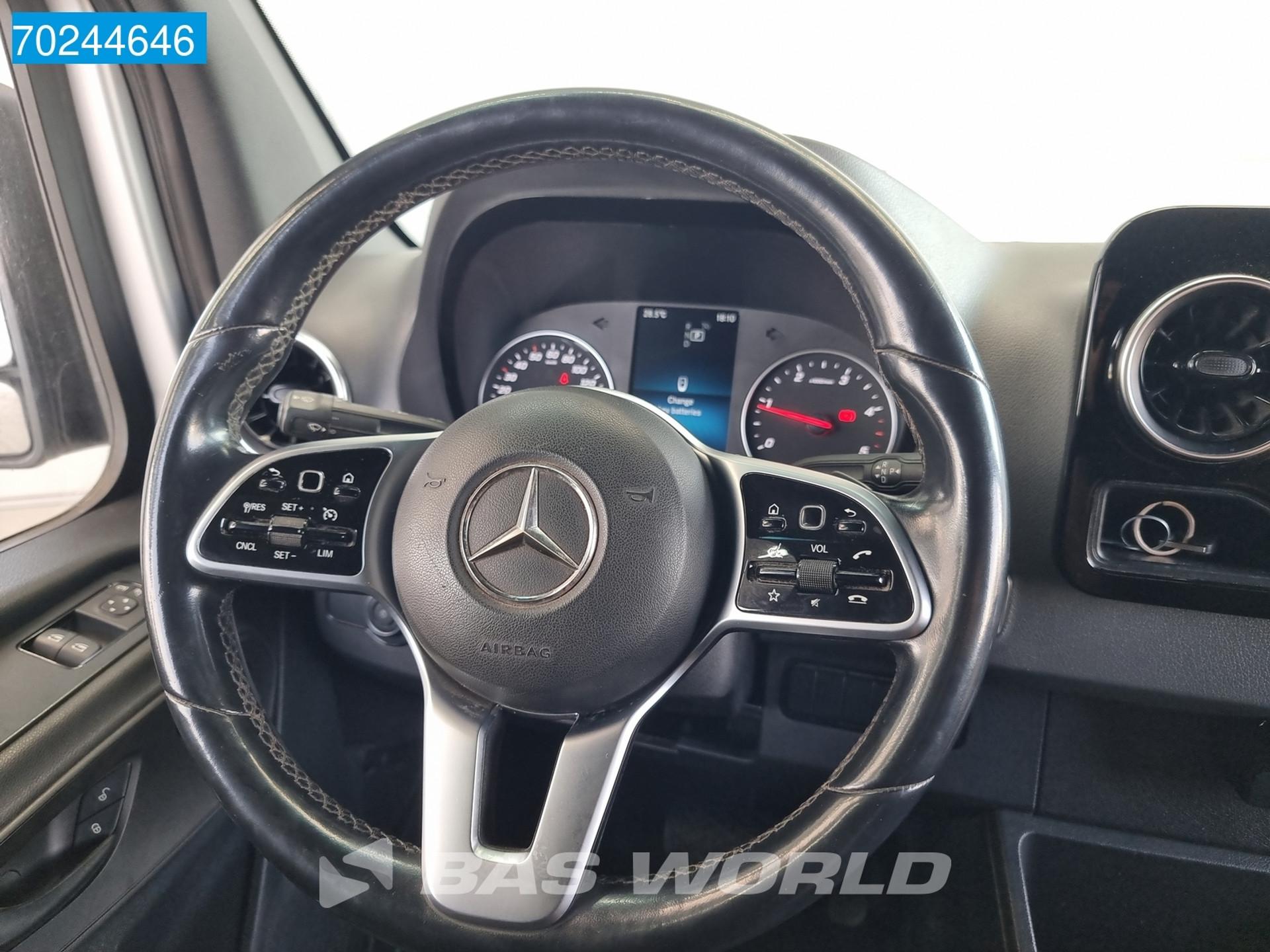 Foto 16 van Mercedes-Benz Sprinter 319 CDI V6 Automaat Dubbele Schuifdeur L3H2 LED MBUX Camera Navi Trekhaak 14m3 Airco Trekhaak Cruise control