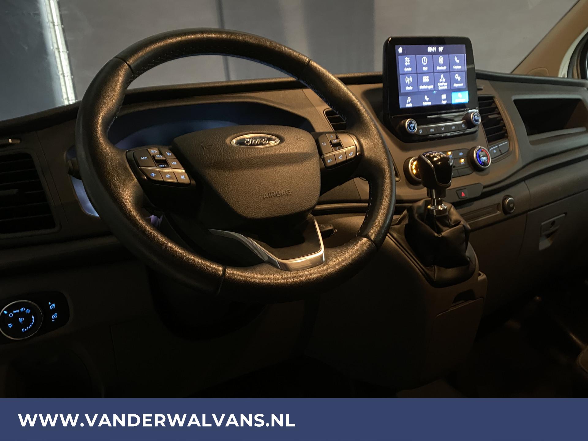 Foto 18 van Ford Transit Custom 2.0TDCI 130pk L2H1 Euro6 Airco | Camera | Trekhaak | LED | Apple Carplay