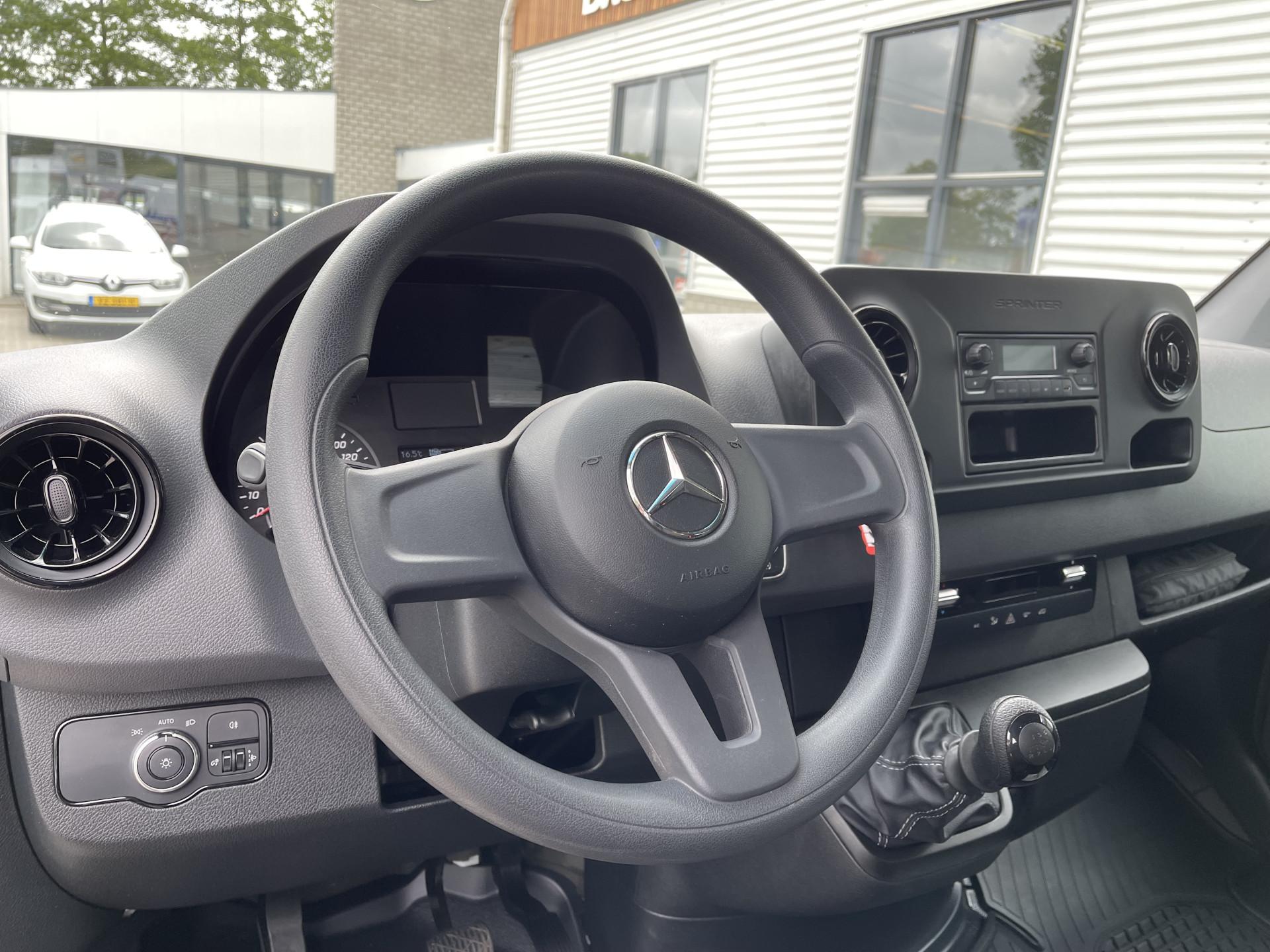 Foto 28 van Mercedes-Benz Sprinter 317 1.9 CDI 170pk L3H2 RWD / luxe DC 5 persoons / rijklaar € 48.950 ex btw