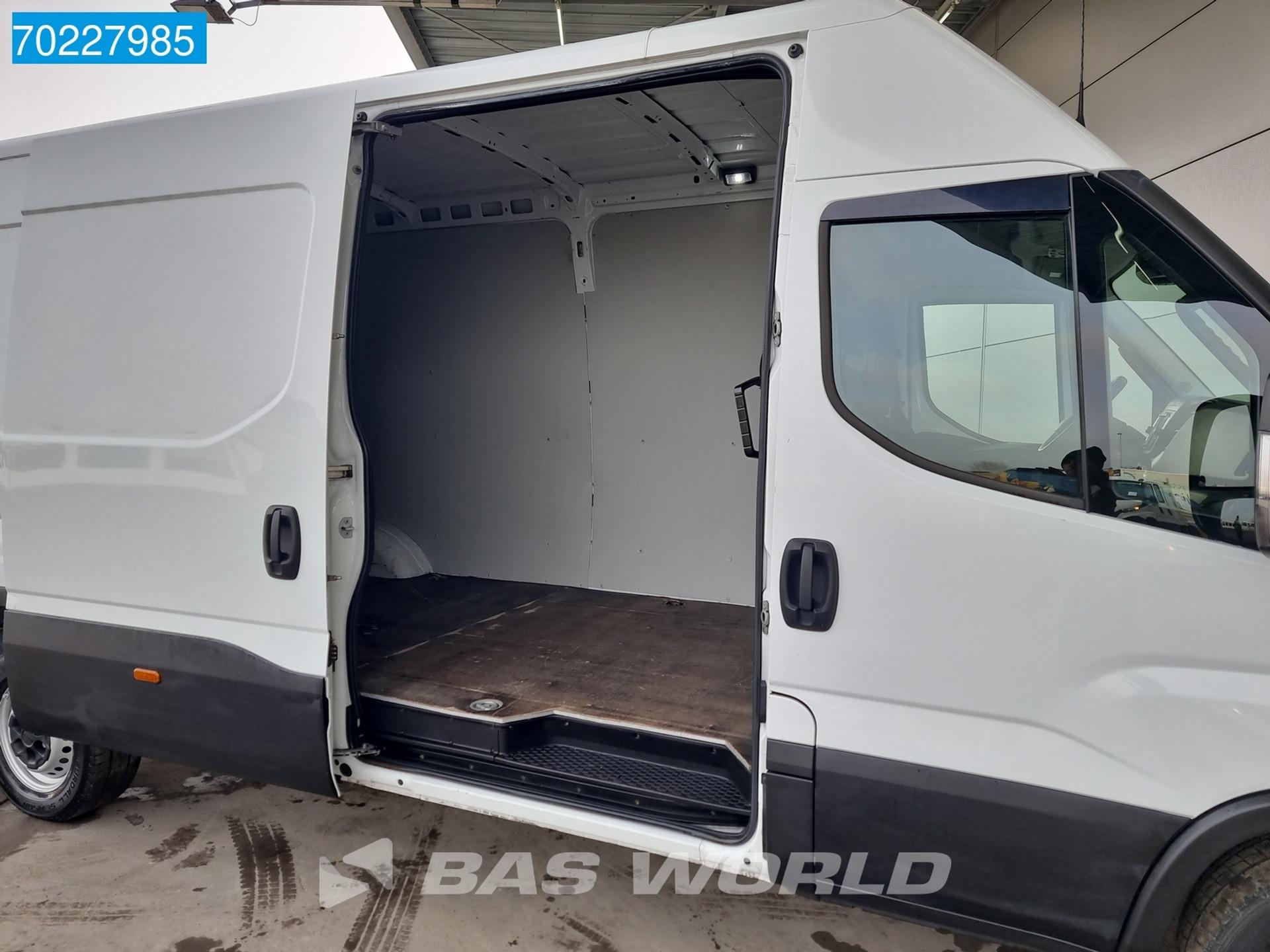 Foto 24 van Iveco Daily 35S14 Automaat Luchtvering ACC Camera LED Airco L3H2 L4H2 16m3 Airco