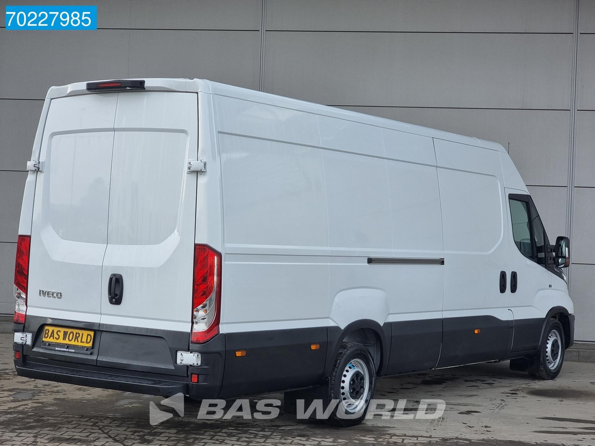 Foto 3 van Iveco Daily 35S14 Automaat Luchtvering ACC Camera LED Airco L3H2 L4H2 16m3 Airco