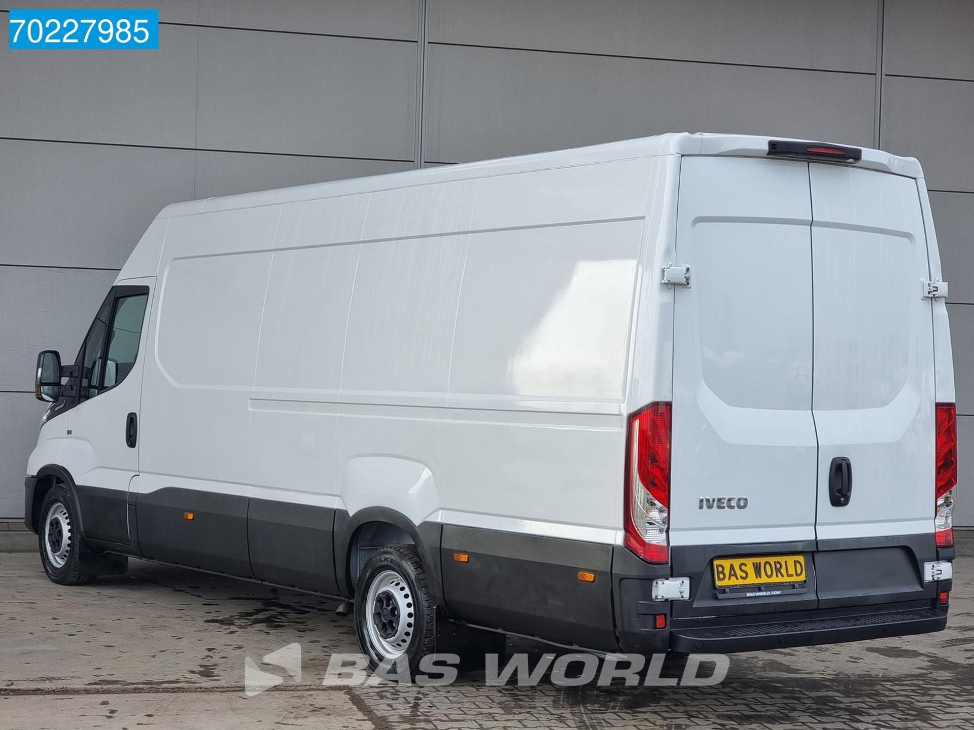 Foto 5 van Iveco Daily 35S14 Automaat Luchtvering ACC Camera LED Airco L3H2 L4H2 16m3 Airco