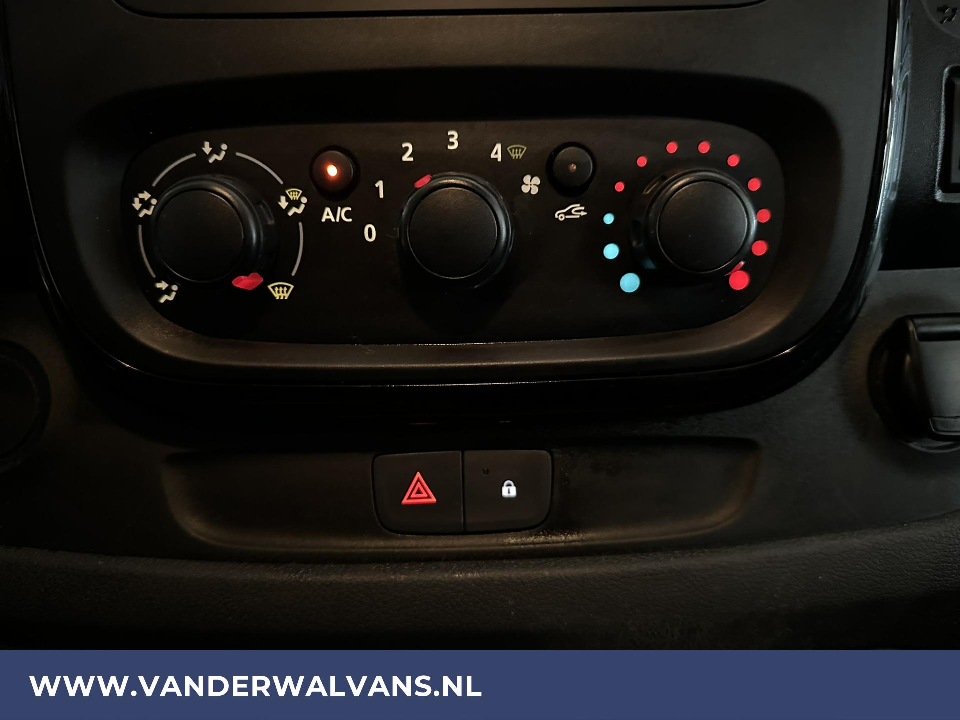 Foto 4 van Opel Vivaro 1.6 CDTI 122pk L2H1 Euro6 Airco | Navigatie | Trekhaak | Cruisecontrol