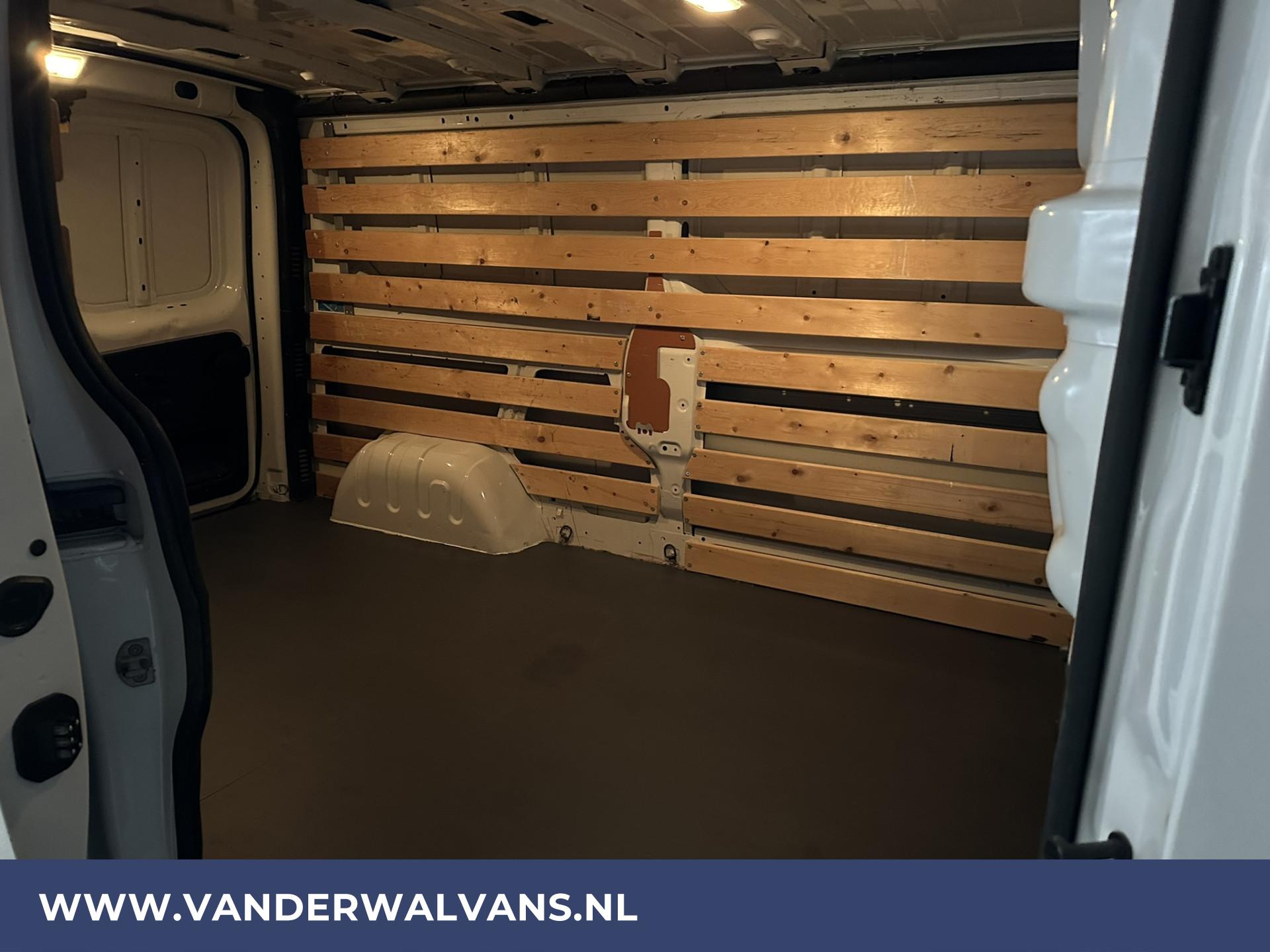 Foto 8 van Opel Vivaro 1.6 CDTI 122pk L2H1 Euro6 Airco | Navigatie | Trekhaak | Cruisecontrol