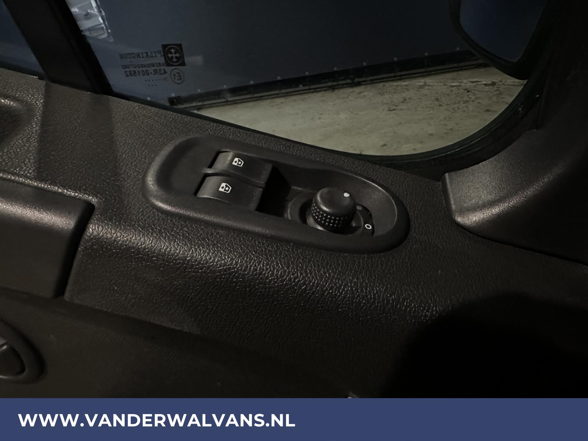 Foto 17 van Opel Movano 2.3 CDTI 146pk L2H2 Euro6 Airco | Imperiaal | Trap | Navigatie