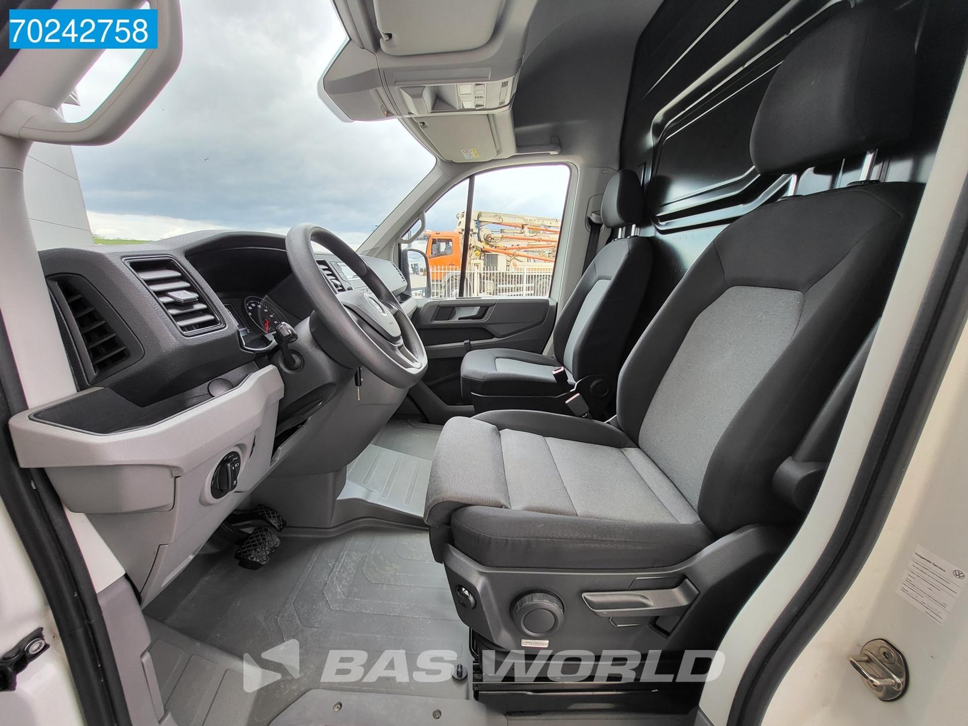 Foto 12 van Volkswagen Crafter 140pk Automaat L3H3 Airco Cruise Parkeersensoren Airco Cruise control