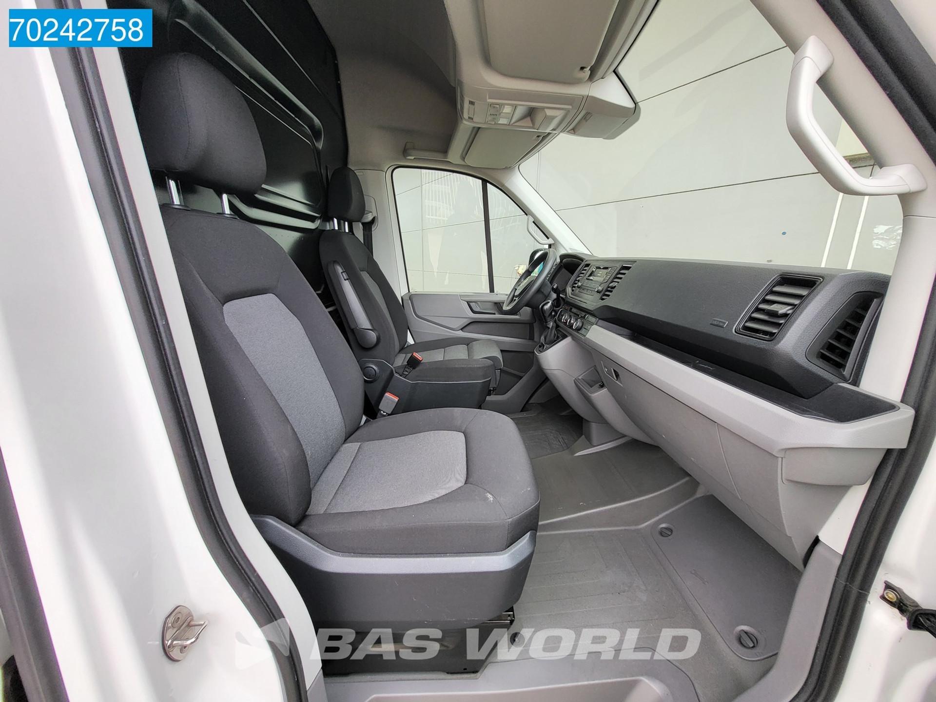 Foto 13 van Volkswagen Crafter 140pk Automaat L3H3 Airco Cruise Parkeersensoren Airco Cruise control
