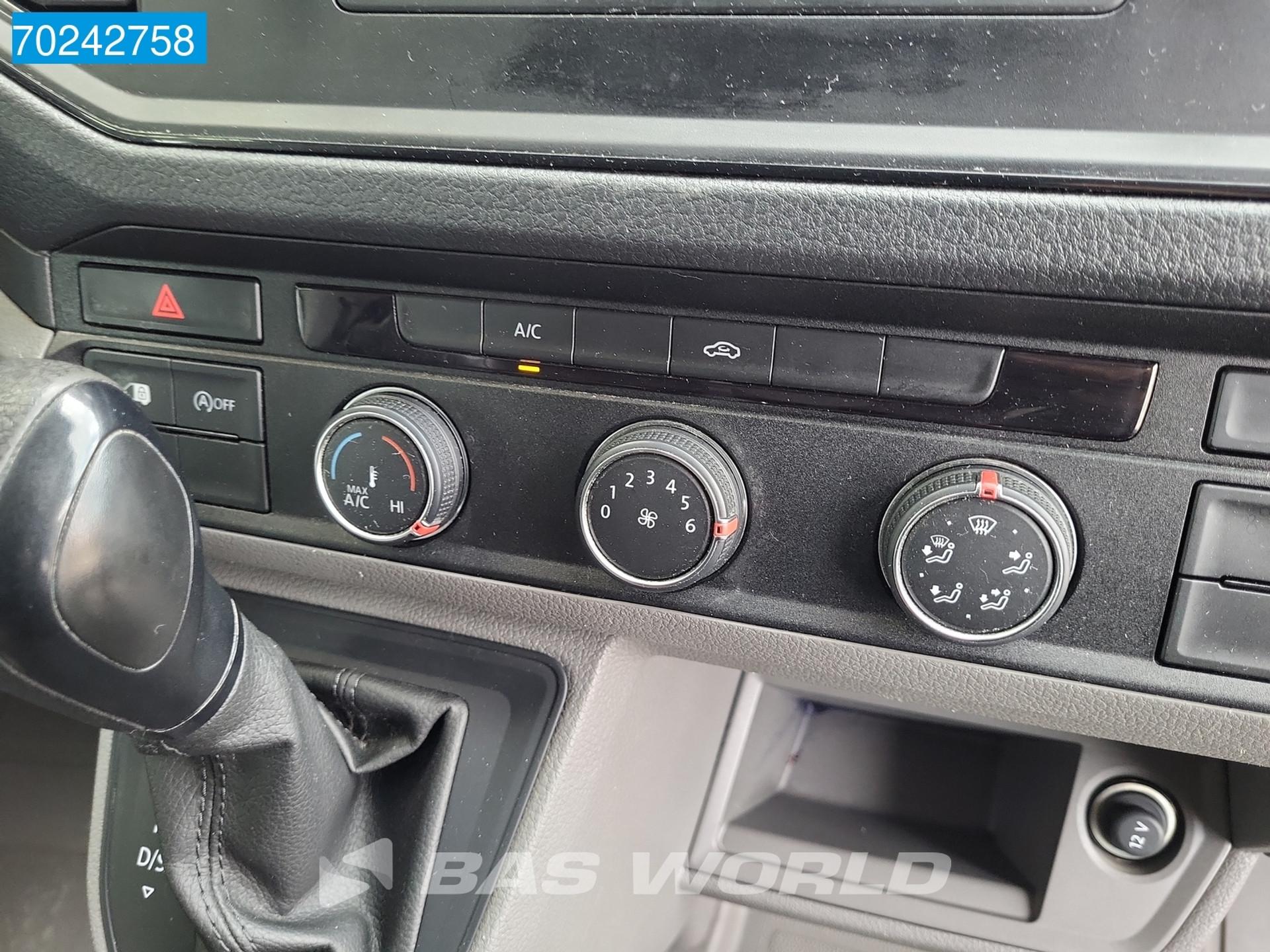 Foto 14 van Volkswagen Crafter 140pk Automaat L3H3 Airco Cruise Parkeersensoren Airco Cruise control